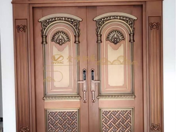 廣東銅門廠家愛(ài)唯銅藝——清遠(yuǎn)徐總銅門樣品門安裝