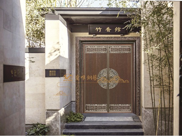 選擇銅門的六點注意事項？銅門定制廠家愛唯銅藝告訴您。