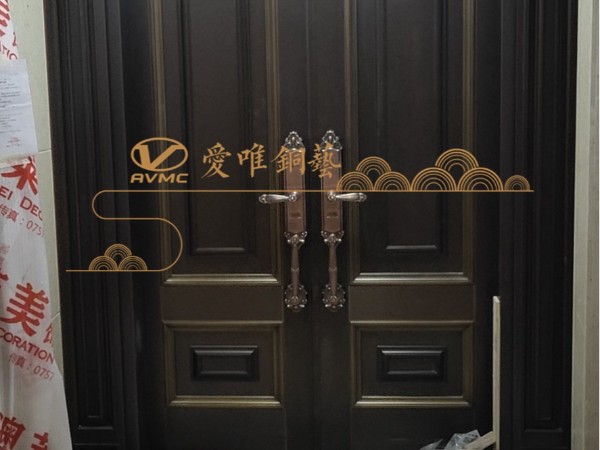 廣東銅門廠家愛(ài)唯銅藝——?jiǎng)e墅入戶銅門簡(jiǎn)約銅門